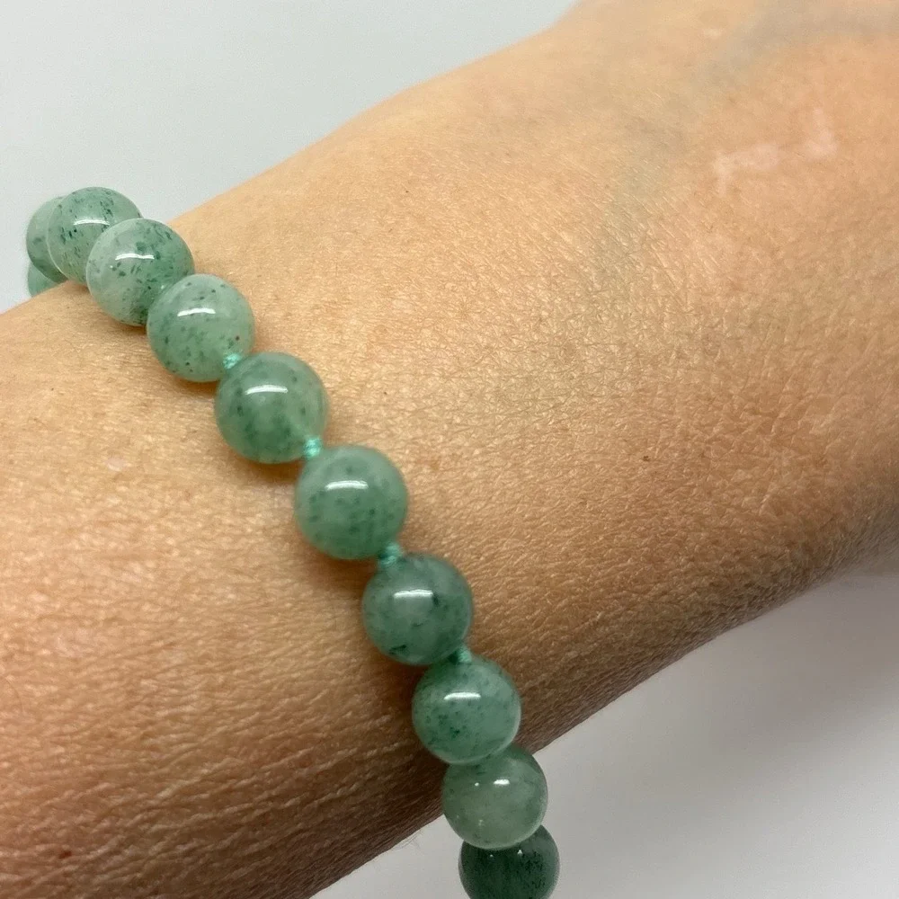 Green Aventurine‎ Beaded Bracelet Knotted Gold Tone Box Clasp 7.25 Inch Vintage